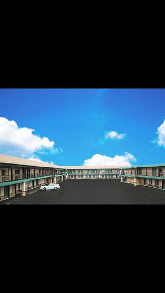 Fairbridge Inn Express North Lima Экстерьер фото
