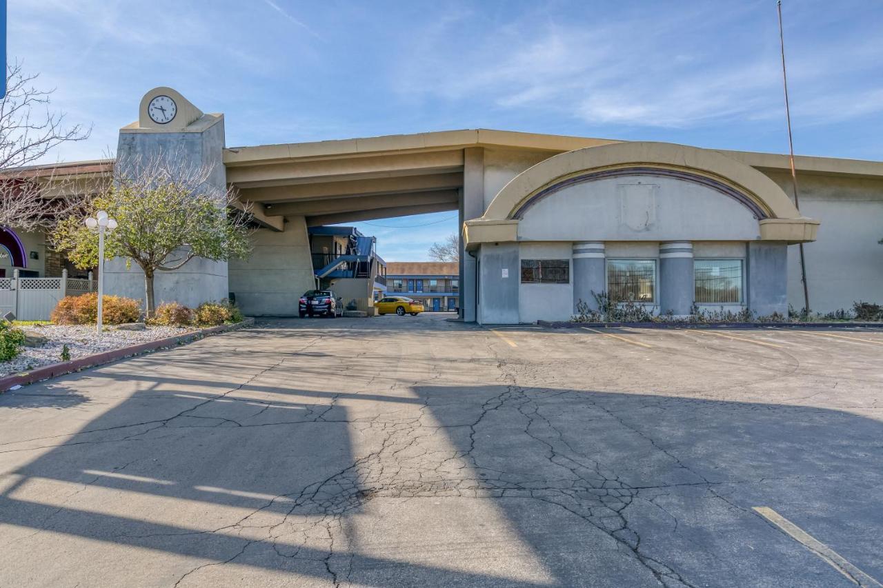 Fairbridge Inn Express North Lima Экстерьер фото