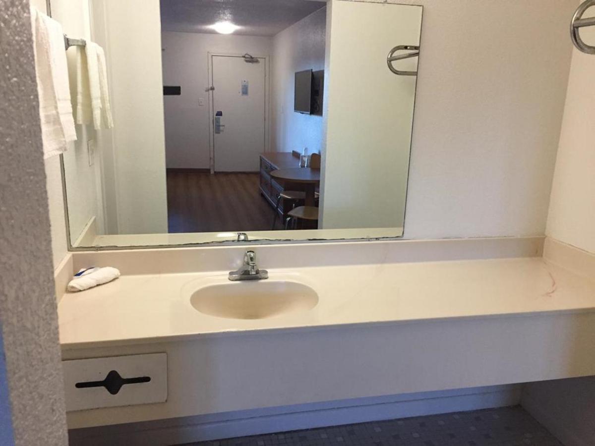 Fairbridge Inn Express North Lima Экстерьер фото