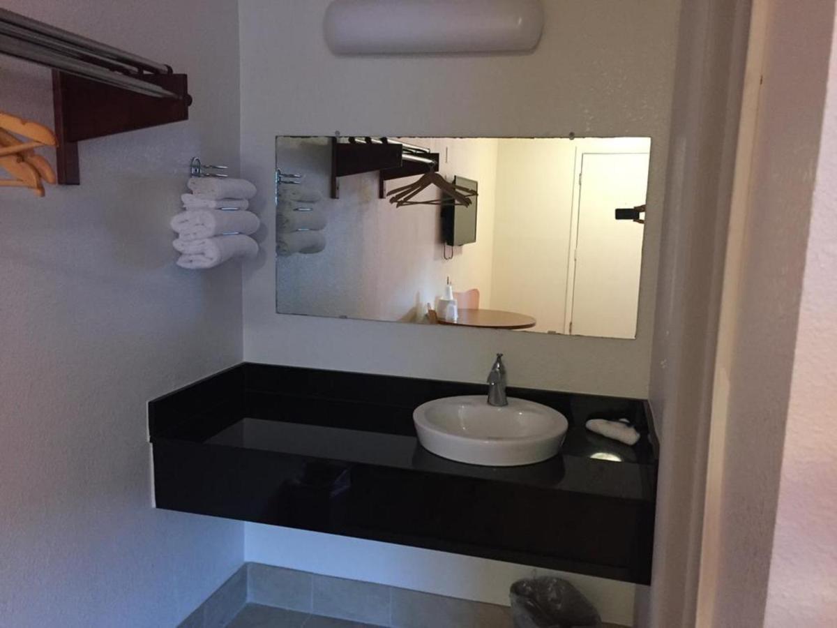 Fairbridge Inn Express North Lima Экстерьер фото
