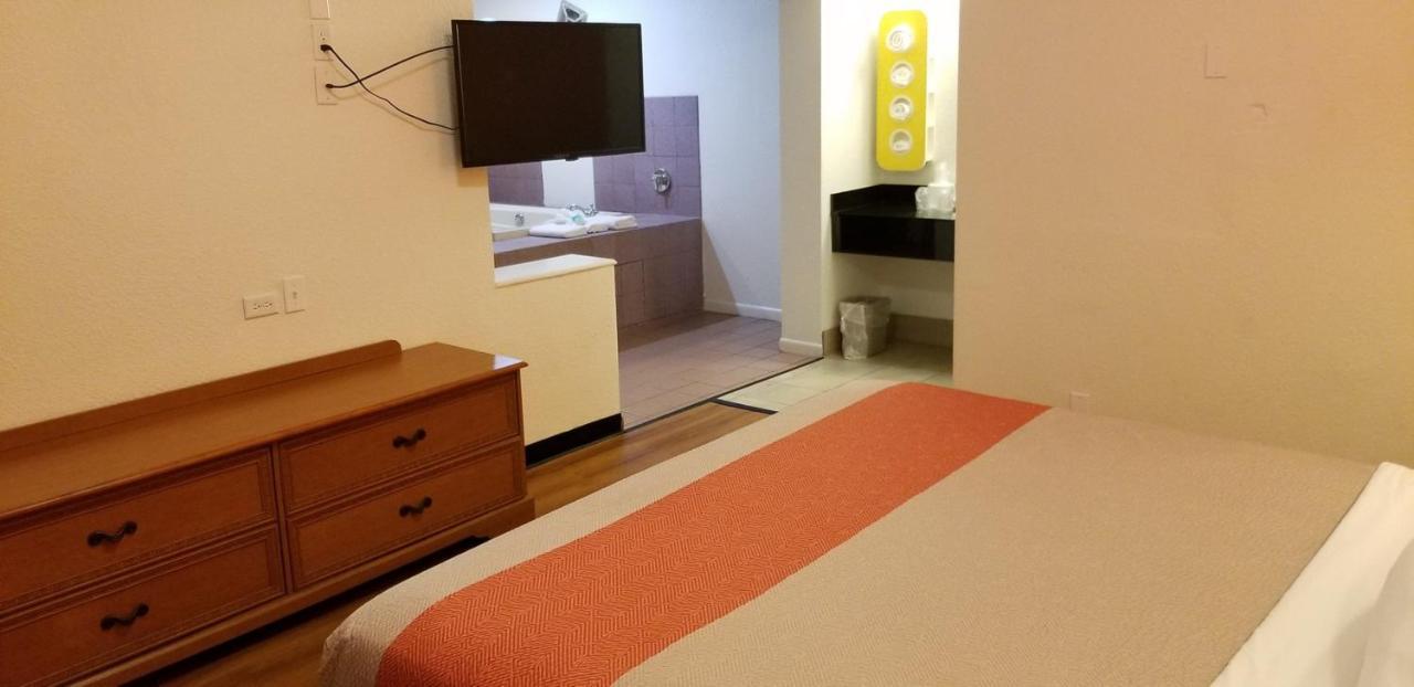 Fairbridge Inn Express North Lima Экстерьер фото
