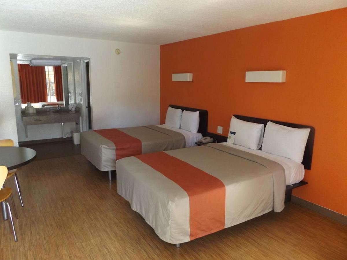 Fairbridge Inn Express North Lima Экстерьер фото